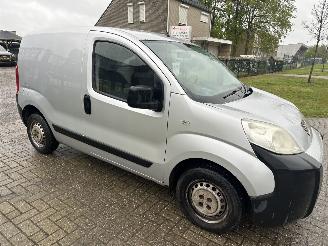 dommages fourgonnettes/vécules utilitaires Peugeot Bipper 1.4 HDI XT AIRCO RONDOM SCHADE!  1050 EURO 2009/2