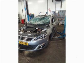 damaged passenger cars Peugeot 308 308 SW (L4/L9/LC/LJ/LR), Combi 5-drs, 2014 / 2021 1.2 12V e-THP PureTech 130 2014/5