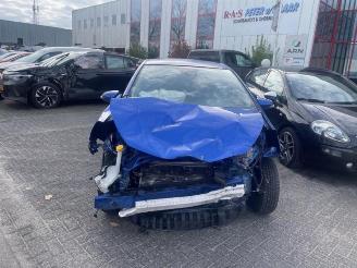 damaged passenger cars Toyota Yaris Yaris III (P13), Hatchback, 2010 / 2020 1.5 16V Hybrid 2019/12