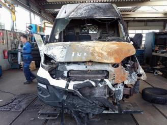 krockskadad bil auto Iveco New Daily New Daily VI, Van, 2014 33S16, 35C16, 35S16 2018/7