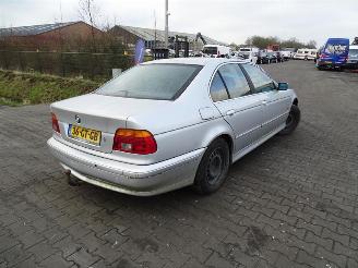 Damaged car BMW 5-serie 525d 2001/3