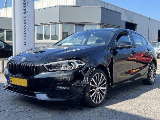damaged passenger cars BMW 1-serie 118i Introduction Edition AUTOMAAT 2022/12
