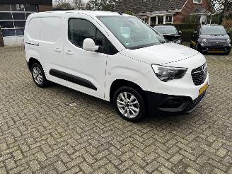 Vaurioauto  commercial vehicles Opel Combo 1.5  CDTI  L1H1 EDITION AUTOMAAT 2021/6