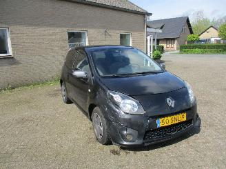 damaged trucks Renault Twingo 1.5 Dci Collection 2011/10
