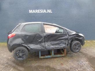 uszkodzony samochody osobowe Mazda 2 2 (DE), Hatchback, 2007 / 2015 1.3 16V MZR 2013/8