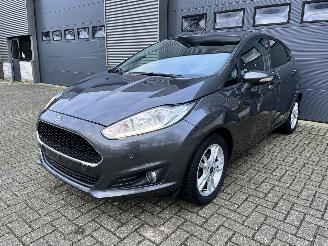Salvage car Ford Fiesta 1.0i AUTOMAAT / NAVI / CRUISE / PDC 2017/4