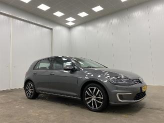 damaged passenger cars Volkswagen e-Golf DSG 100kw 5-drs Navi Clima 2019/1