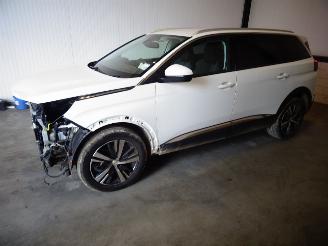 uszkodzony samochody osobowe Peugeot 5008 1.2 THP 2020/12