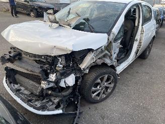 uszkodzony samochody osobowe Opel Corsa-E 1.3 cdti 2016/1