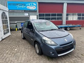 damaged commercial vehicles Renault Clio  2010/7