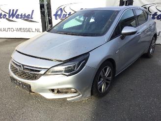 Vaurioauto  passenger cars Opel Astra 1.4 2017/2