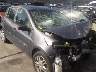 uszkodzony samochody osobowe Renault Clio Clio III (BR/CR), Hatchback, 2005 / 2014 1.2 16V TCe 100 2007/10