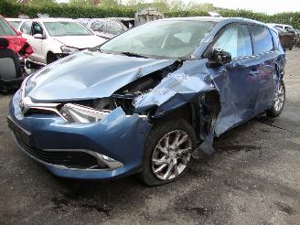damaged passenger cars Toyota Auris  2015/1