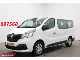 Vaurioauto  commercial vehicles Renault Trafic Passenger 1.6 dCi 9-Pers Expression Energy Airco 2017/11