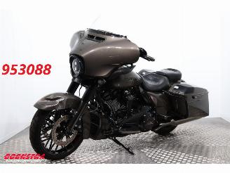 Vaurioauto  motor cycles Harley-Davidson Street Glide CVO 117 Rockford Fosgate Cruise Heizgriffe Navi Bluetooth 2021/4