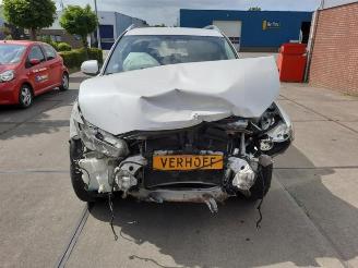 uszkodzony samochody osobowe Mitsubishi Outlander  2010/2
