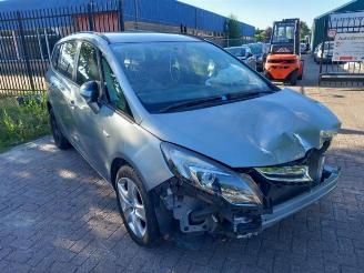 damaged passenger cars Opel Zafira  2014/10