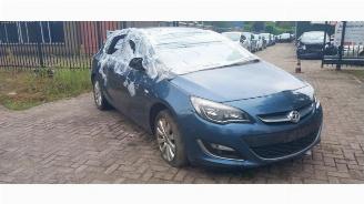 damaged passenger cars Opel Astra Astra J (PC6/PD6/PE6/PF6), Hatchback 5-drs, 2009 / 2015 2.0 CDTI 16V 165 Ecotec 2014/9