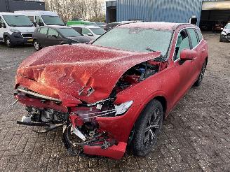 damaged passenger cars Volvo V-60 2.0 B3  Automaat   ( 5700 Km ) 2022/10