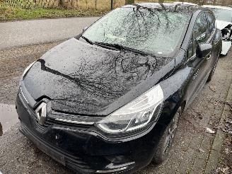 Damaged car Renault Clio 0.9 TCE   5 Drs 2019/5