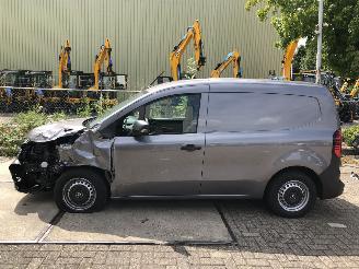 krockskadad bil bedrijf Renault Kangoo 15dci 2022/6