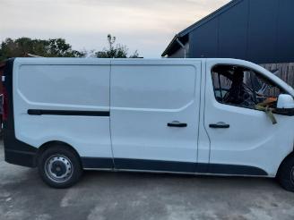 disassembly commercial vehicles Renault Trafic  2019/3