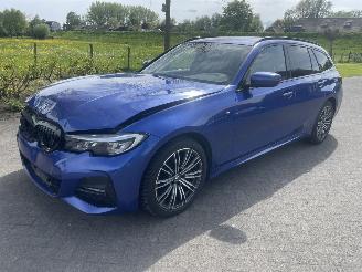 uszkodzony samochody osobowe BMW 3-serie 330e Touring M-Sport/ Hybride / Automaat 2021/2