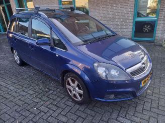 Opel Zafira 2.2 COSMO 7 PERSOONS picture 2