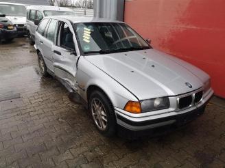 Damaged car BMW 3-serie 3 serie Touring (E36/3), Combi, 1995 / 1999 320i 24V 1997/1