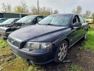 damaged passenger cars Volvo S-60 2.4 Edition 2003/2