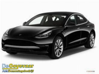 krockskadad bil auto Tesla Model 3 Model 3, Sedan, 2017 EV AWD 2019/9