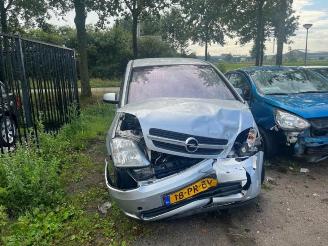 Damaged car Opel Meriva  2004/10