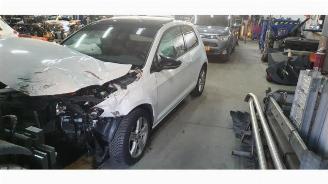 damaged passenger cars Volkswagen Golf Golf VII (AUA), Hatchback, 2012 / 2021 1.6 TDI 16V 2014/10