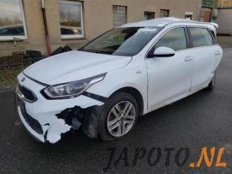 damaged passenger cars Kia Cee d Ceed Sportswagon (CDF), Combi, 2018 1.4 T-GDI 16V 2019/1