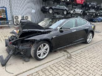 krockskadad bil bromfiets Tesla Model S 85 D AWD 2015/6