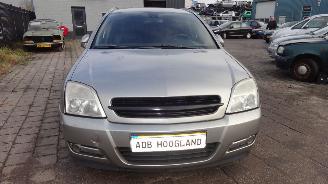 Auto incidentate Opel Signum (F48) Hatchback 5-drs 2.2 direct 16V (Z22YH(Euro 4)) [114kW] 2004/1