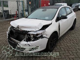Damaged car Opel Astra Astra J (PC6/PD6/PE6/PF6) Hatchback 5-drs 1.4 16V ecoFLEX (A14XER(Euro=
 5)) [74kW]  (12-2009/10-2015) 2011
