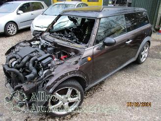 Damaged car Mini Mini Clubman (R55) Combi 1.6 Cooper D (DV6TED4(9HZ)) [80kW]  (10-2007/02-20=
10) 2009