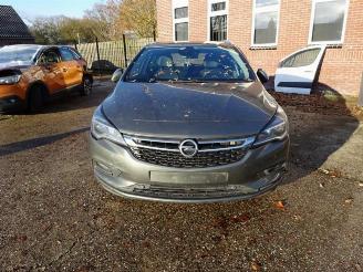 damaged passenger cars Opel Astra Astra K Sports Tourer, Combi, 2015 / 2022 1.6 CDTI 110 16V 2017/11