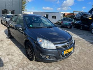 Salvage car Opel Astra 1.6i automaat 2007/4