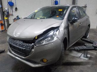 skadebil auto Peugeot 208 208 I (CA/CC/CK/CL) Hatchback 1.2 Vti 12V PureTech 82 (EB2F(HMZ)) [60k=
W]  (03-2012/12-2019) 2013