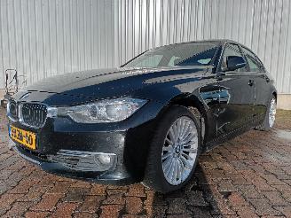 krockskadad bil auto BMW 3-serie 3 serie (F30) Sedan 320i 2.0 16V (N20-B20A) [180kW]  (11-2011/10-2018)= 2012/2