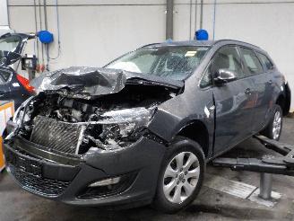 damaged passenger cars Opel Astra Astra J Sports Tourer (PD8/PE8/PF8) Combi 1.6 CDTI 16V (B16DTL(Euro 6)=
) [81kW]  (02-2014/10-2015) 2015/9