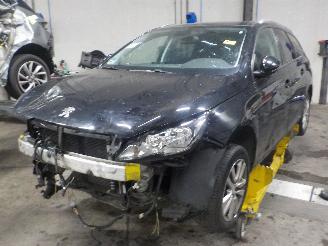 Voiture accidenté Peugeot 308 308 SW (L4/L9/LC/LJ/LR) Combi 5-drs 1.6 BlueHDi 120 (DV6FC(BHZ)) [88kW=
]  (03-2014/12-2021) 2015