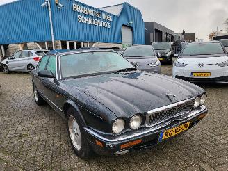 Vaurioauto  passenger cars Jaguar XJ EXECUTIVE 3.2 orgineel in nederland gelevert met N.A.P 1997/3
