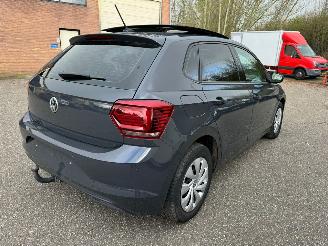 damaged passenger cars Volkswagen Polo 1.0 TSI 95PK Pano NAVi apple carplay Parkeer sensoren voor & Achter 2019/1