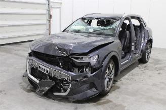 Voiture accidenté Audi E-tron  2019/5