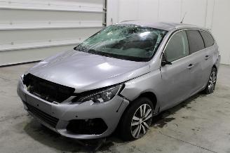 damaged passenger cars Peugeot 308  2020/7