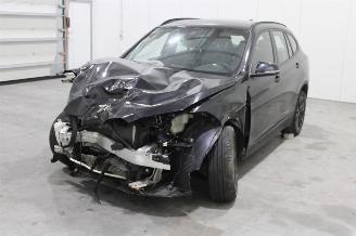 damaged passenger cars BMW X1  2020/7