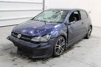 damaged passenger cars Volkswagen Golf  2014/9